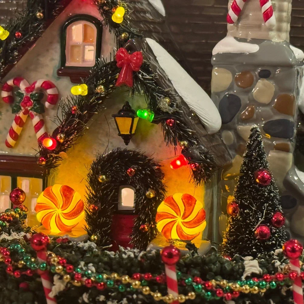 Department 56 The Peppermint House Snow Village Lighted Dept 56 w/ Box